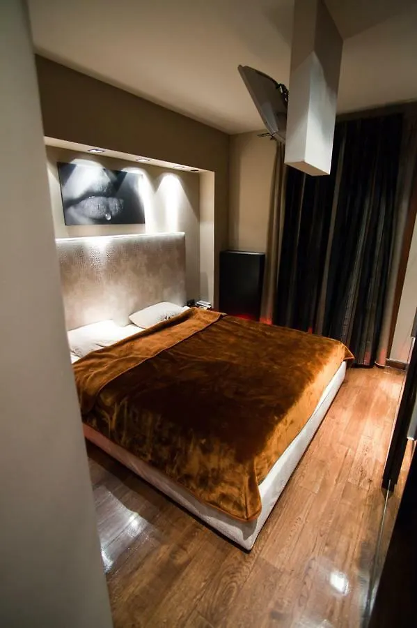 Deluxe Boutique Suite , Jacuzzi, Private Parking, Fireplace Thessaloníki
