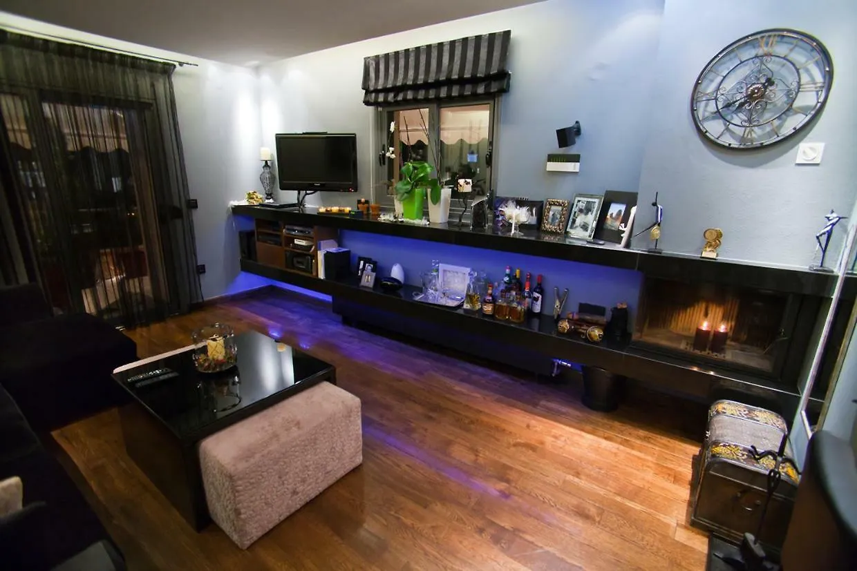 Apartment Deluxe Boutique Suite , Jacuzzi, Private Parking, Fireplace Thessaloniki